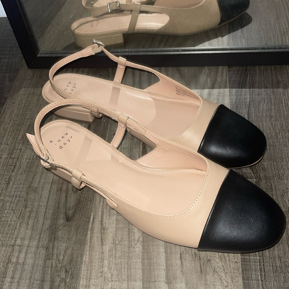 Brand new Maxine flats black and tan